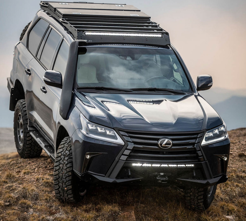 Modification de la Lexus J201: seules les filles sont dans la «boue»