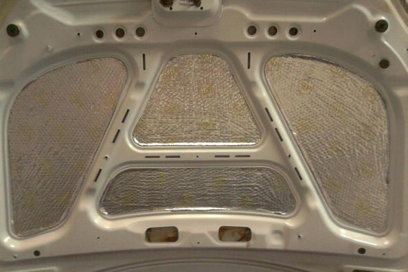 Insonorisation de la hotte Lada Priora à faire soi-même