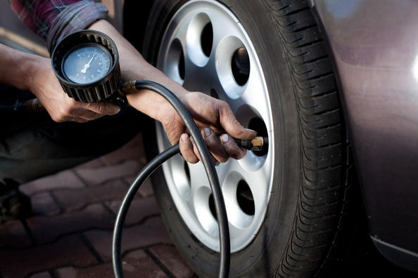 À quoi sert la mesure de la pression des pneus d’une voiture?