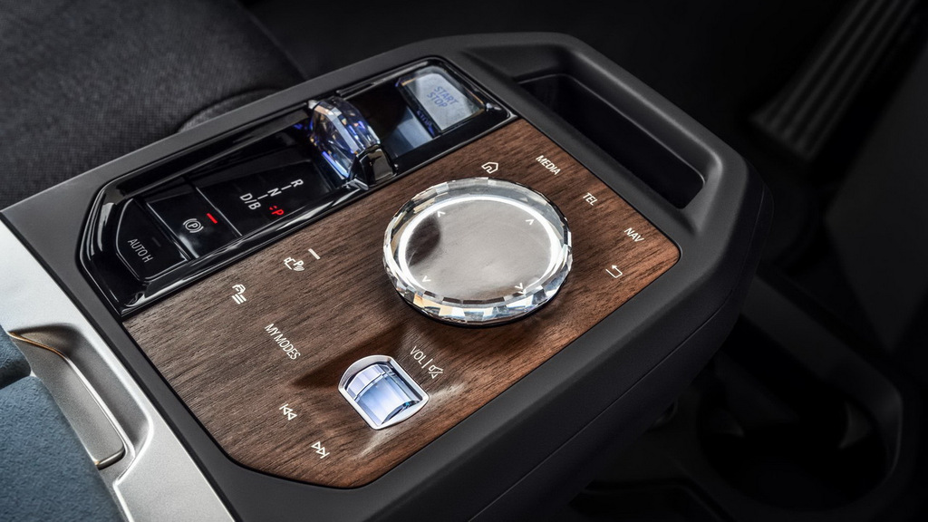 Crossover électrique BMW iX - le fleuron technologique de la marque allemande