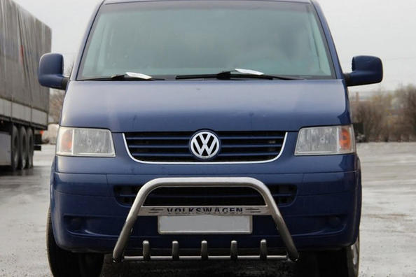 La protection de pare-chocs pour le Volkswagen T5 Multivan