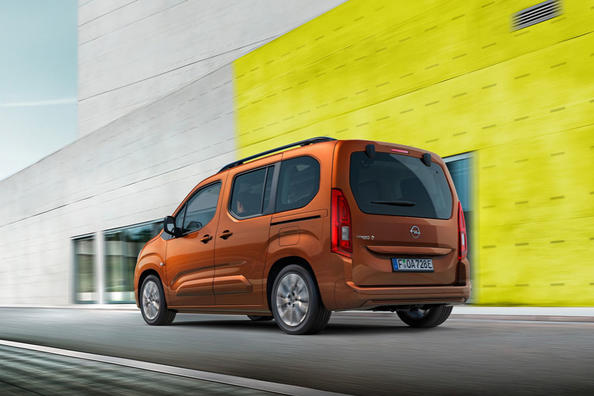 Il y avait une modification électrique du fourgon compact Opel Combo