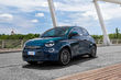 Examen de la sous-compacte électrique Fiat 500e à hayon photo 1