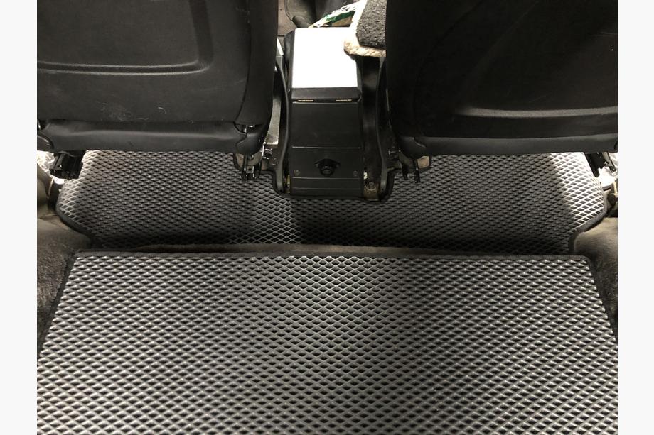 Toyota Land Cruiser 70 1984- Tapis de coffre sans sièges arrière (EVA, Noir) Photo 5