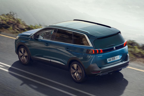 Examen du crossover mis à jour de la deuxième génération de Peugeot 5008 Photo 4