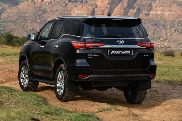 Examen du SUV Toyota Fortuner mis à jour Photo 5