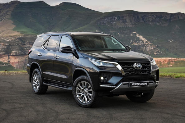 Examen du SUV Toyota Fortuner mis à jour Photo 2