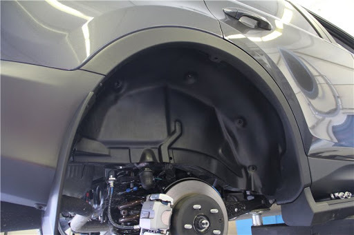 Comment installer les doublures de passage de roue sur une voiture de vos propres mains?
