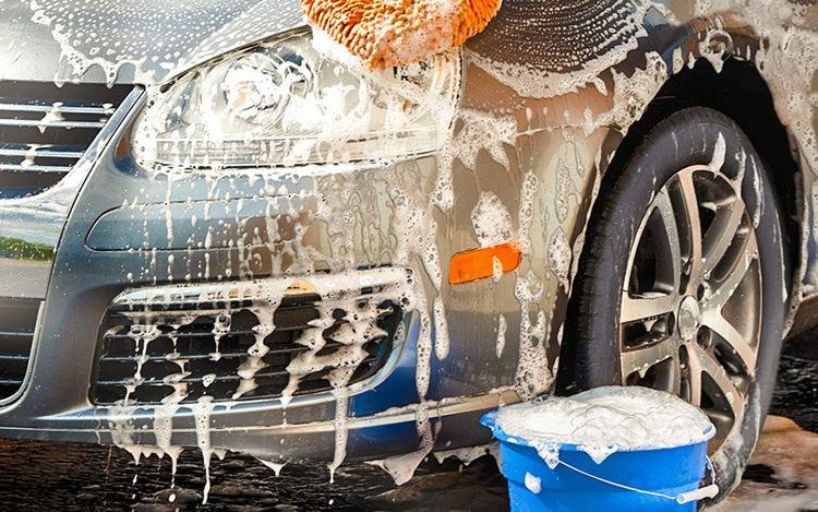 Comment bien laver sa voiture de ses propres mains?