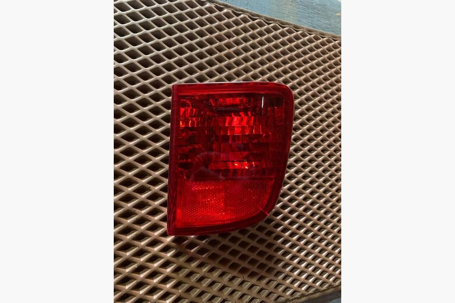Lexus LX570/450d 2008-2022 Catadioptres Arrière Occasion (1pc, 2008-2012) Image