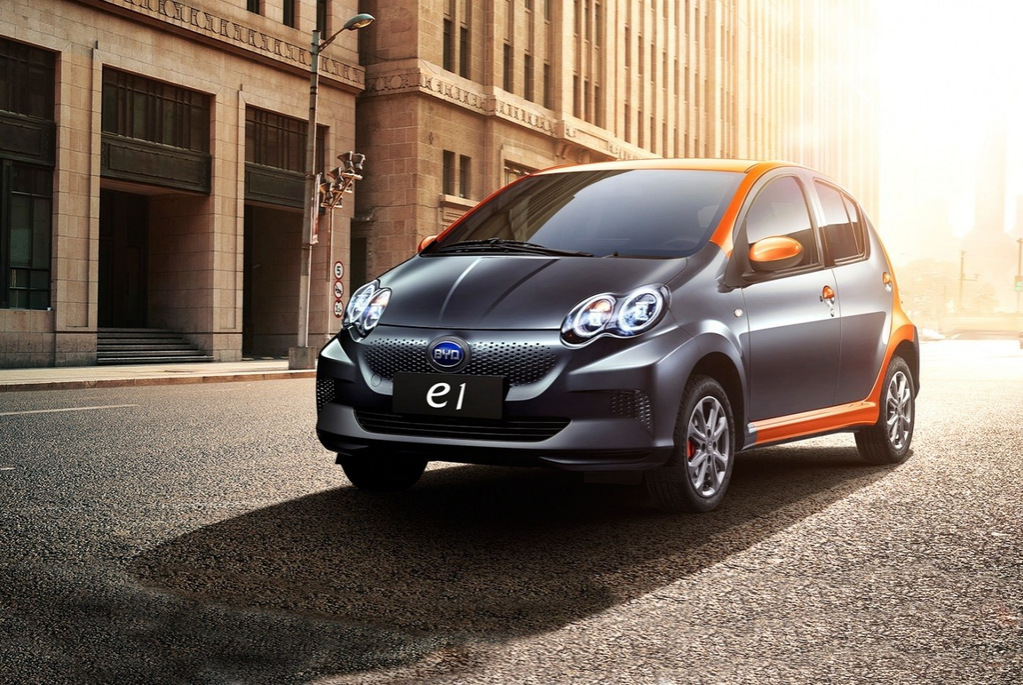 Examen de la berline électrique compacte BYD E1