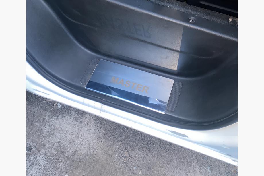 Renault Master 2011-2023 Couvre Seuils de Porte V2 (2 pcs, Inox) Image