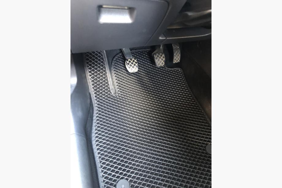 Skoda Octavia IV A8 2020- Tapis de sol EVA (noirs) Photo 3