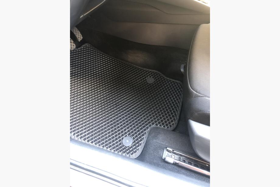 Skoda Octavia IV A8 2020- Tapis de sol EVA (noirs) Photo 2