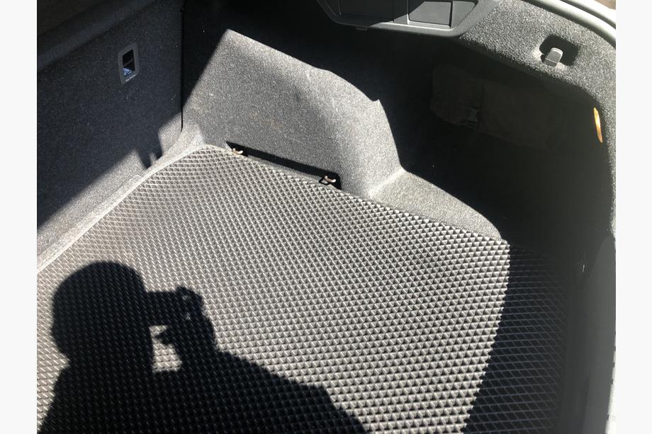 Skoda Octavia IV A8 2020- Tapis de coffre (EVA, Noir) Photo 3