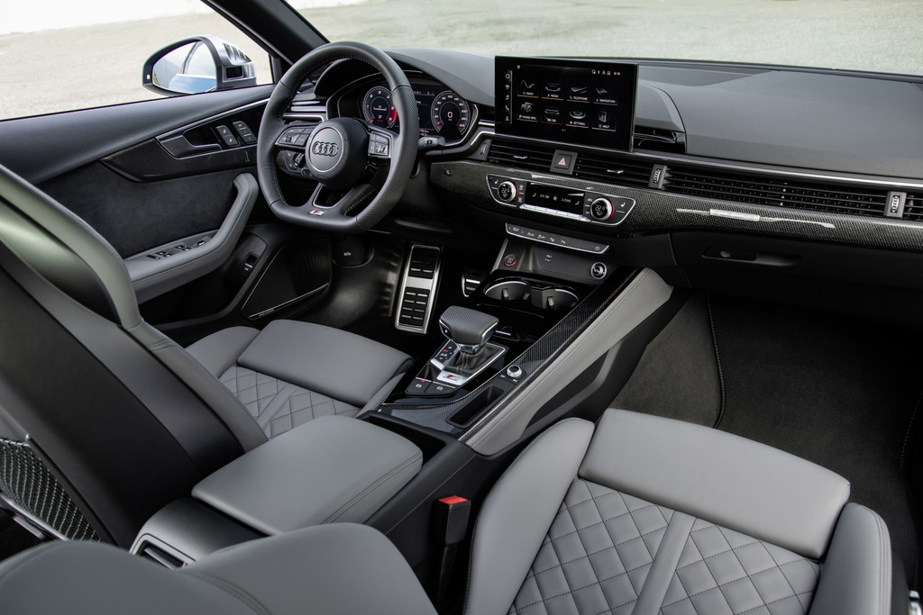 Version sportive de la berline Audi S4
