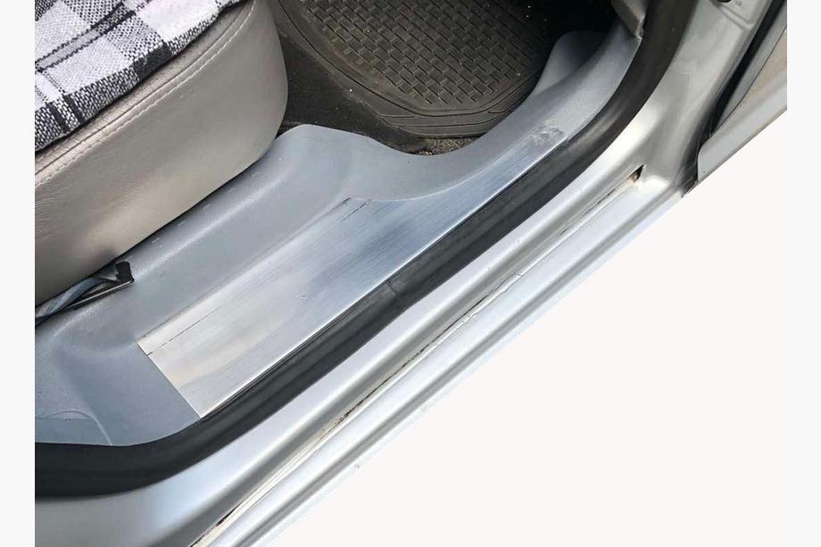 Volkswagen Caddy 2004-2010 Seuils de porte intérieurs (sans inscription, acier inoxydable) Lot de 3 Image
