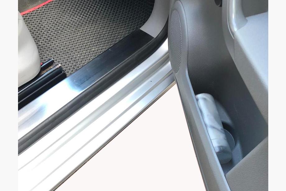 Volkswagen Caddy 2004-2010 Seuils de porte intérieurs (sans inscription, acier inoxydable) Photo 3