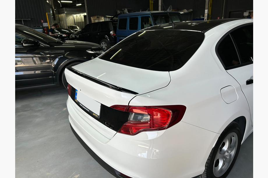 Fiat Tipo 2016- Becquet Lip (Sunplex, Noir) (119,1cm *5,5cm) Image