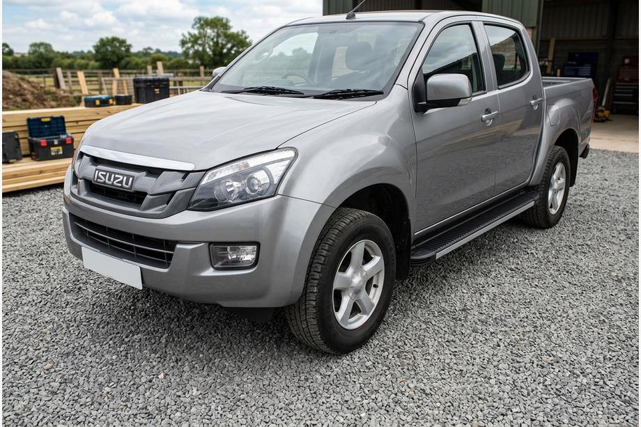 Isuzu D-Max 2011-2019 Marchepieds Latéraux Maya V1 (2 pcs, Aluminium) Image