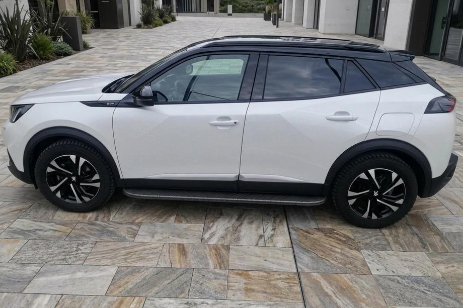 Peugeot 2008 2019- Marchepieds Latéraux Bosphore Black (2 pcs, Aluminium) Image