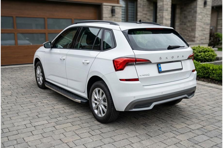 Skoda Kamiq 2019- Marchepieds Latéraux BlackLine (2 pcs, Aluminium) Image