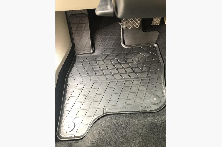 Volkswagen Golf 7/E-Golf 2012-2020 Tapis en caoutchouc pour E-Golf (4 pcs, Stingray Premium) Photo 1