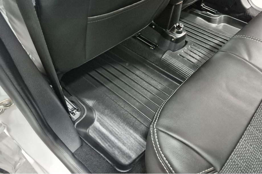 Renault Logan MCV 2013-2022 Tapis de sol en caoutchouc Stingray 3D (5 pcs, polyuréthane) Photo 4