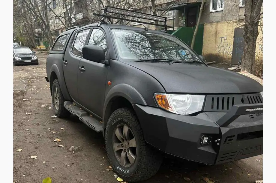 Mitsubishi L200 2015-2024 Marchepieds latéraux Dakar V2 avec LED (2015-2019, 2 pcs, métal) Photo 2
