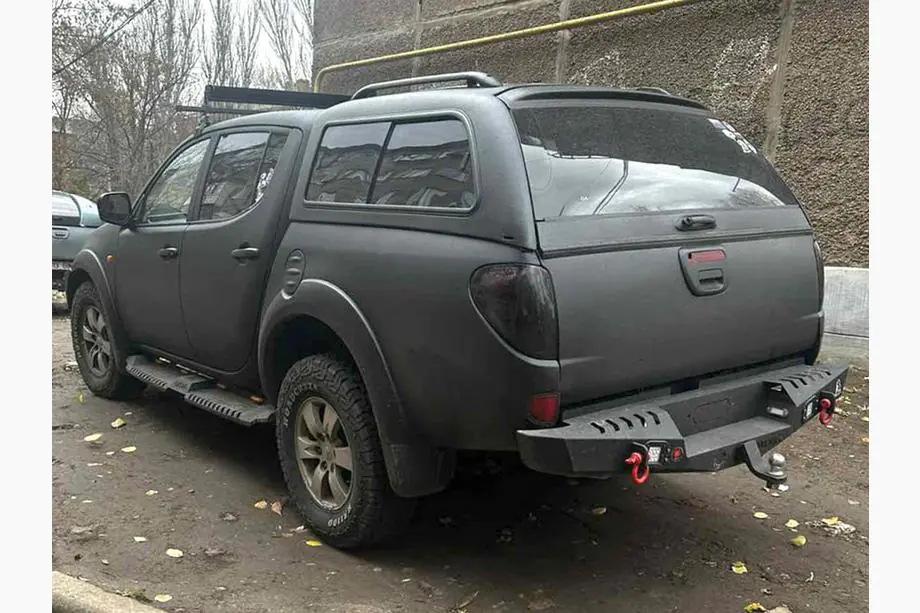 Mitsubishi L200 2015-2024 Marchepieds latéraux Dakar V2 avec LED (2015-2019, 2 pcs, métal) Photo 3