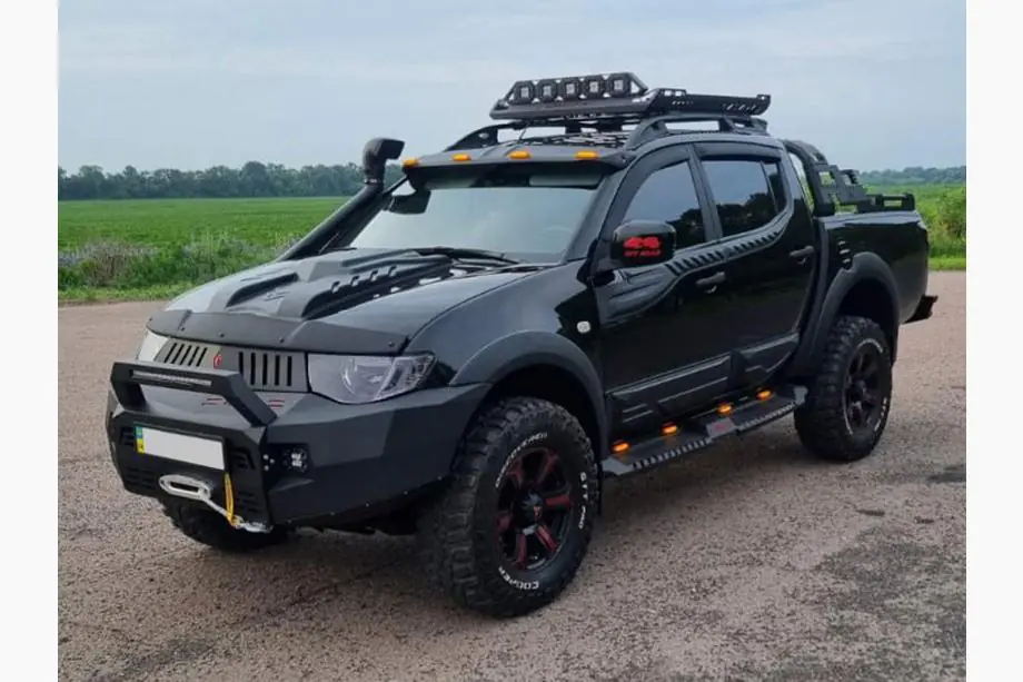 Mitsubishi L200 2015-2024 Marchepieds latéraux Dakar V2 avec LED (2015-2019, 2 pcs, métal) Photo 10