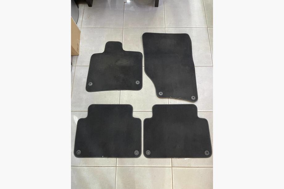 Audi Q7 2005-2015 Tapis de sol en tissu (Original) Occasion Image