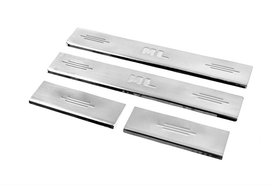 Mercedes ML W164 2005-2011 Seuils de porte inox Carmos V2 (4 pcs) Photo 1