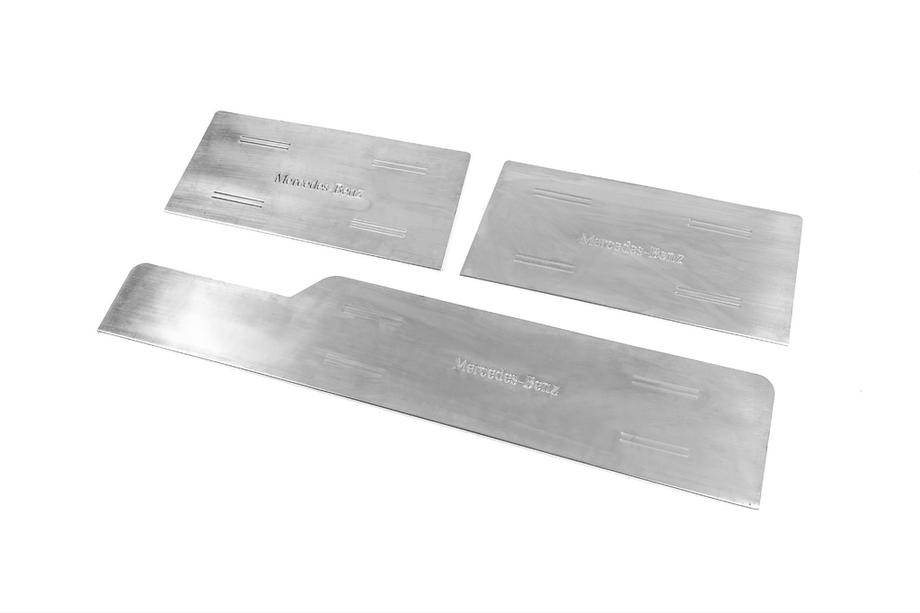 Mercedes Sprinter W901/902/903/904/905 1995–2006 Seuils de porte intérieurs inox Carmos V2 (3 pcs) Image