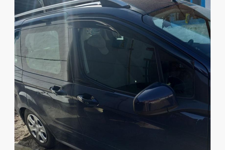 Ford Courier 2014-2023 Déflecteurs de Vitres (2 pcs, Sunplex Sport) Photo 4