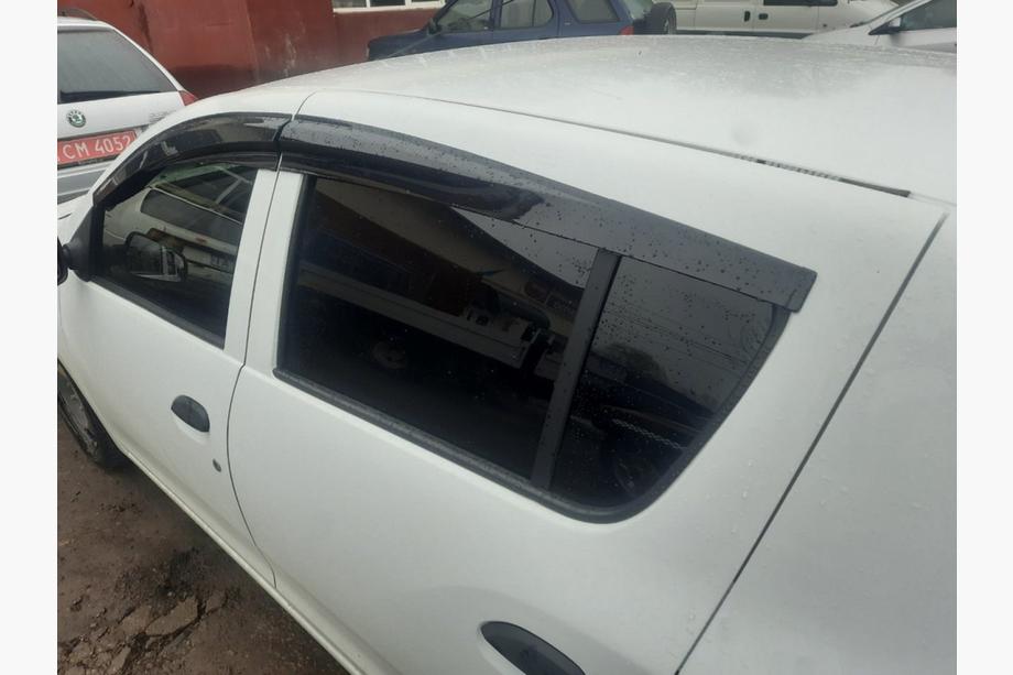 Dacia Sandero 2013-2020 Déflecteurs de Vitres (4 pcs, Sunplex Sport) Image