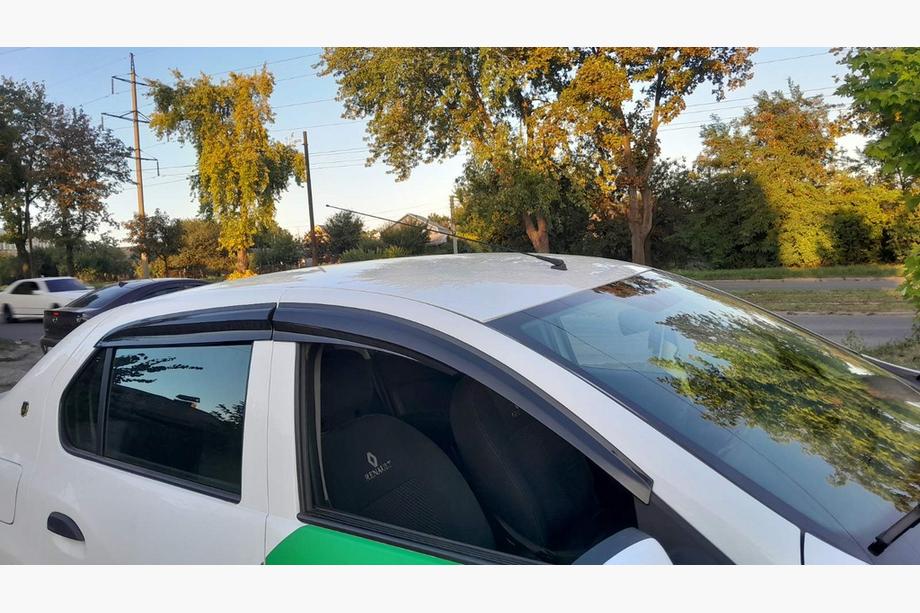 Dacia Logan II 2013-2022 Déflecteurs de Vitres (4 pcs, Sunplex Sport) Image