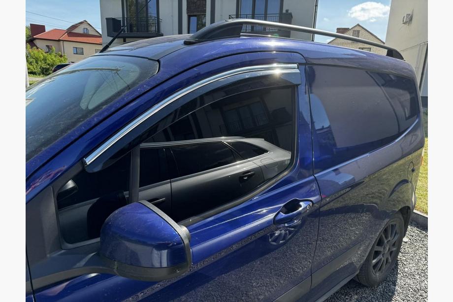 Ford Courier 2014-2023 Déflecteurs de Vitres avec Moulure Chromée (4 pcs, Sunplex Chrome) Image