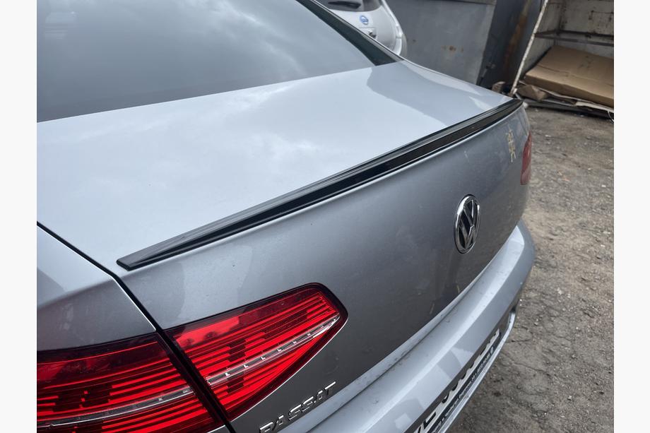 Volkswagen Passat B8 2015-2023 Spoiler LIP (Sunplex, noir) (115,8cm x 6,3cm) Photo 1