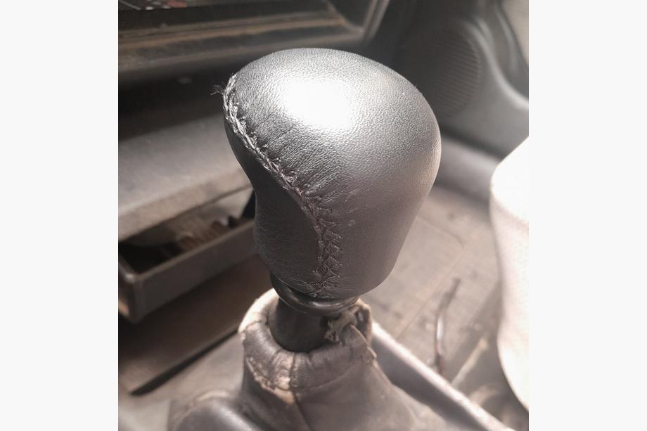 Opel Vectra A 1987-1995 Pommeau de levier de vitesse sans logo (cuir) Image