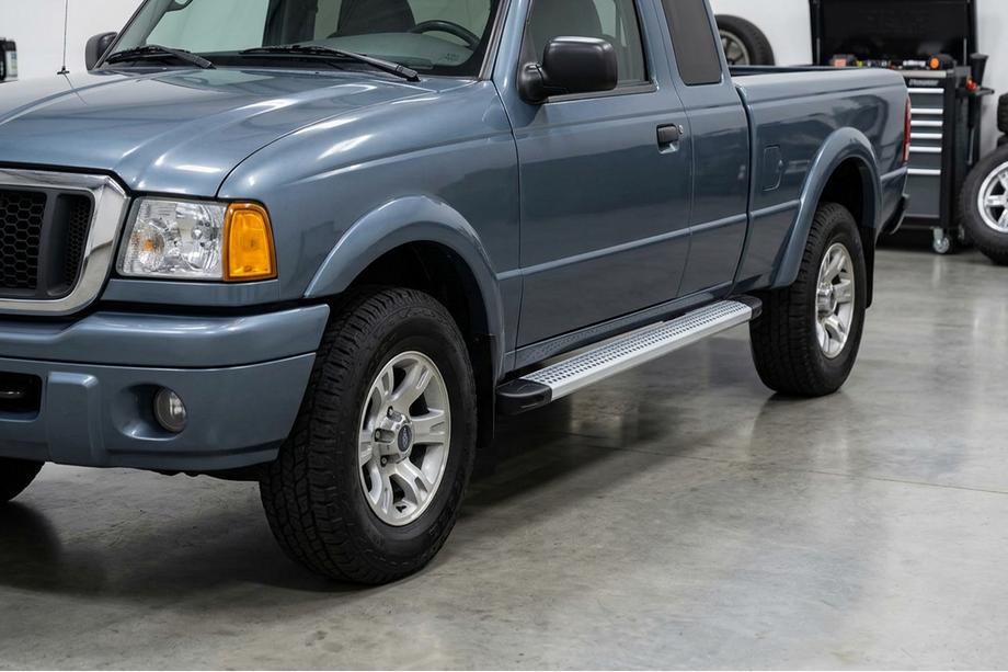 Ford Ranger 2002-2006 Marchepieds Latéraux Maya V2 (2 pcs, Aluminium) Image