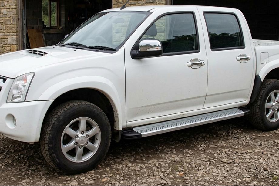 Isuzu D-Max 2002-2011 Marchepieds Latéraux Maya V2 (2007-2012, 2 pcs, Aluminium) Image