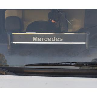 Tablette de tableau de bord (Noir avec surpiqûre rouge) Mercedes T2 (507-814) 1967-1996 photo 2