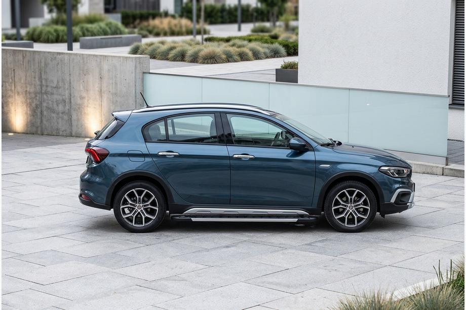 Fiat Tipo Cross 2021- Marchepieds Latéraux RedLine (2 pcs, Aluminium) Image