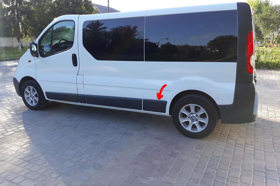 Renault Trafic 2001–2015 Moulure de porte d'origine d'occasion (L4) Image