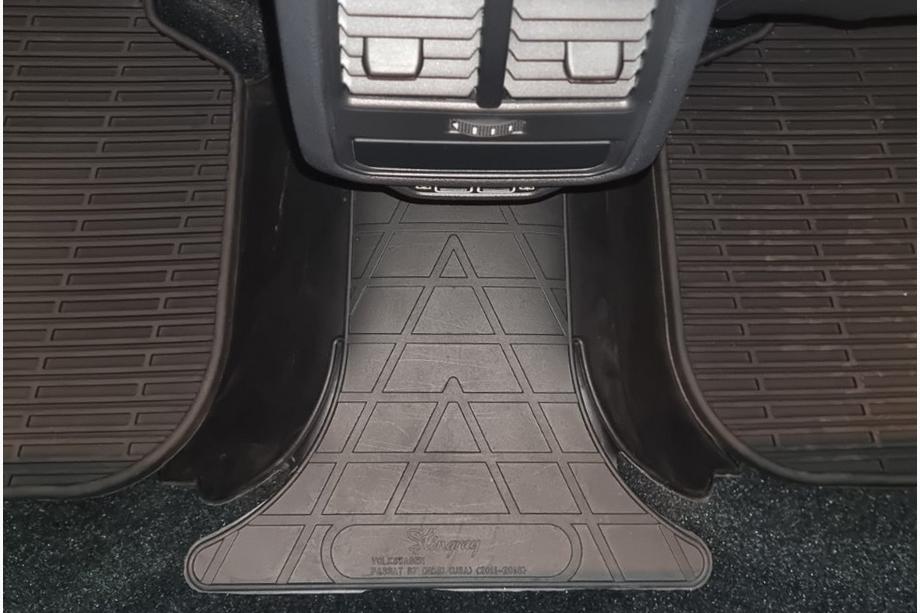 Volkswagen Passat B8 2015-2023 Tapis de tunnel arrière USA (Stingray Premium) Image