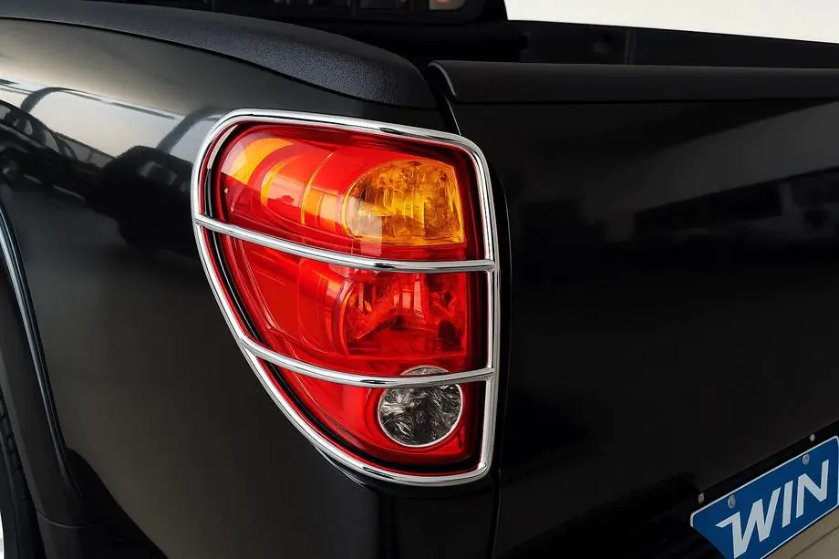 Mitsubishi L200 2006-2015 Protections de feux arrière (inox, 2 pcs) Image