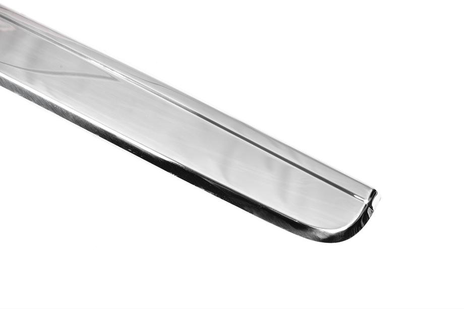 Hyundai H300, H1, Starex 2008-2020 Baguette chromée au-dessus de la plaque d'immatriculation (inox) Photo 3