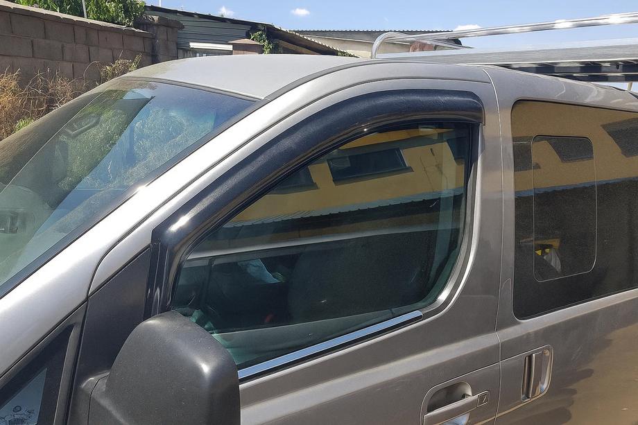 Hyundai H300, H1, Starex 2008-2020 Encadrements extérieurs de vitres (2 pcs, inox) Image